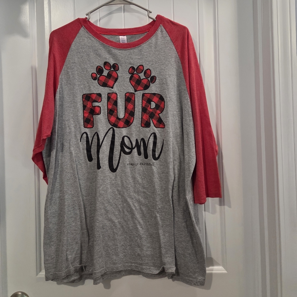 Gray and Red Long Sleeve 'Fur Mom' Tee